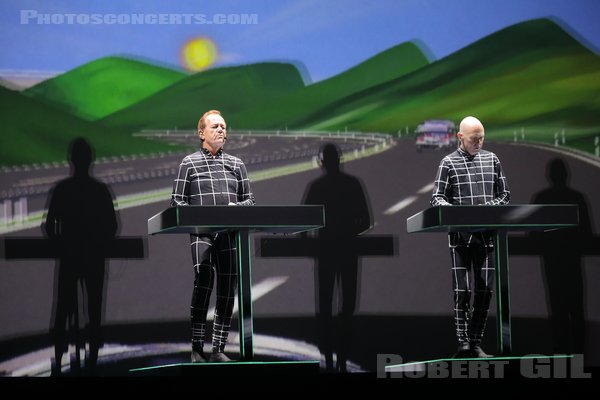 KRAFTWERK - 2022-08-26 - SAINT CLOUD - Domaine National - Scene de la Cascade - 